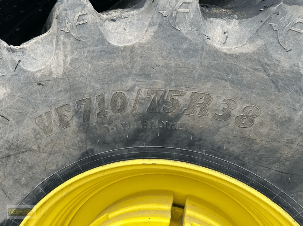 john deere 6215r 09